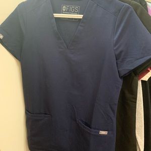 Figs scrub top